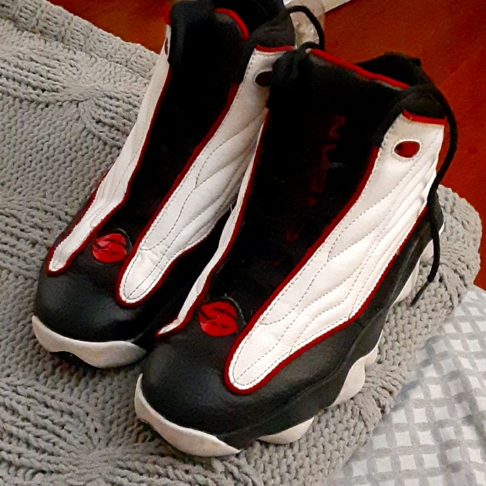 nike Jordan's pro strong size 5Y
